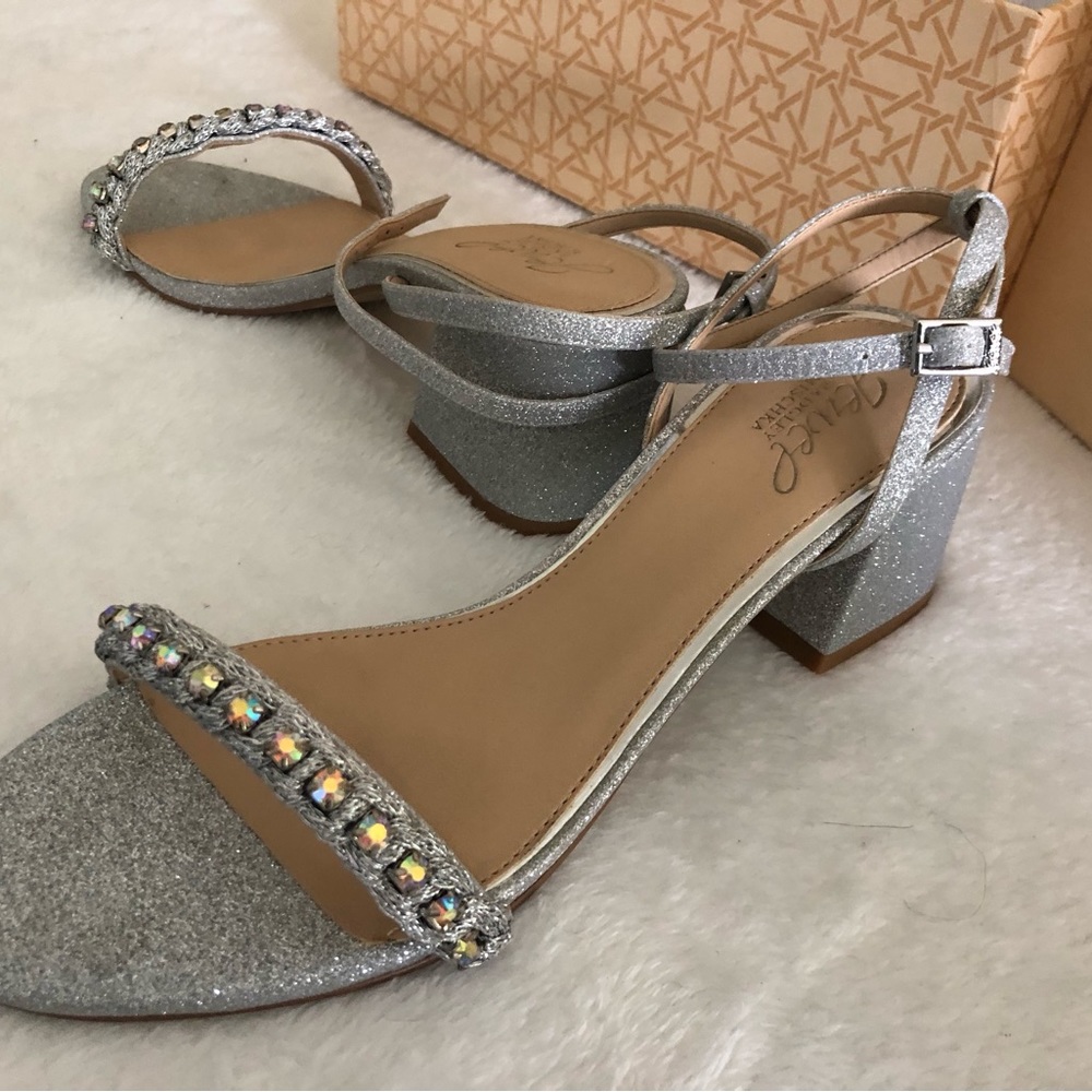 Jewel by Badgley Mischka Odonna sandals. Size 8 never worn. Brand new in box. - Picture 9 of 15